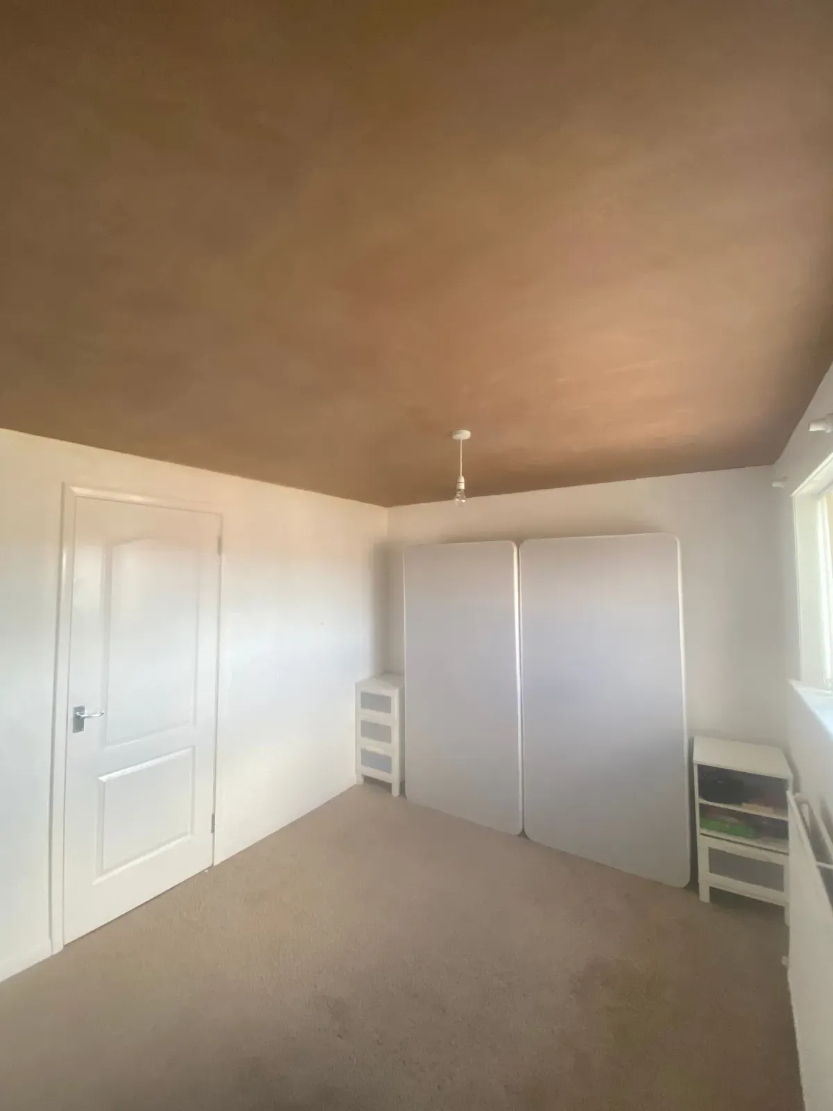 A bedroom ceiling covered over the old artex and finished smooth