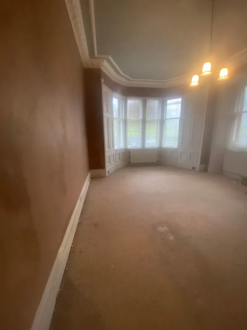 Period living room with high walls freshly plastered throughout